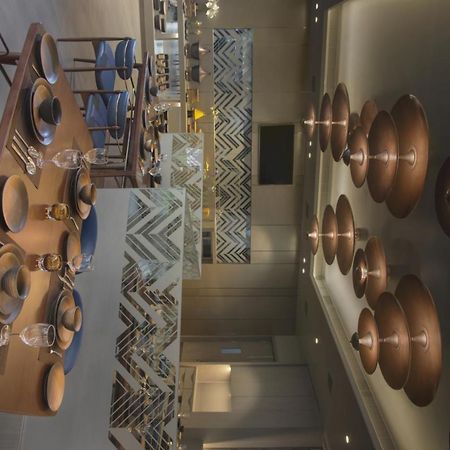 Kabir Hotel & Spa Vadodara Exteriör bild