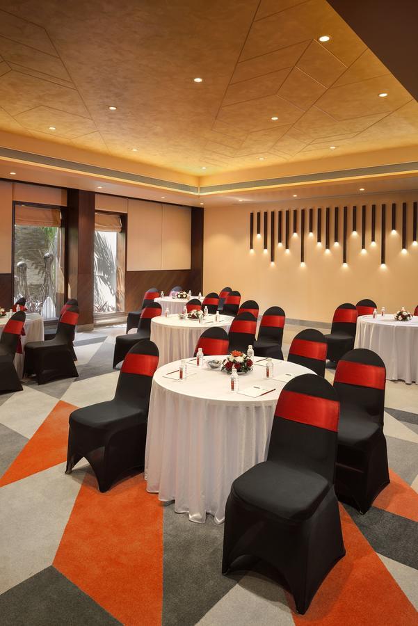 Kabir Hotel & Spa Vadodara Exteriör bild