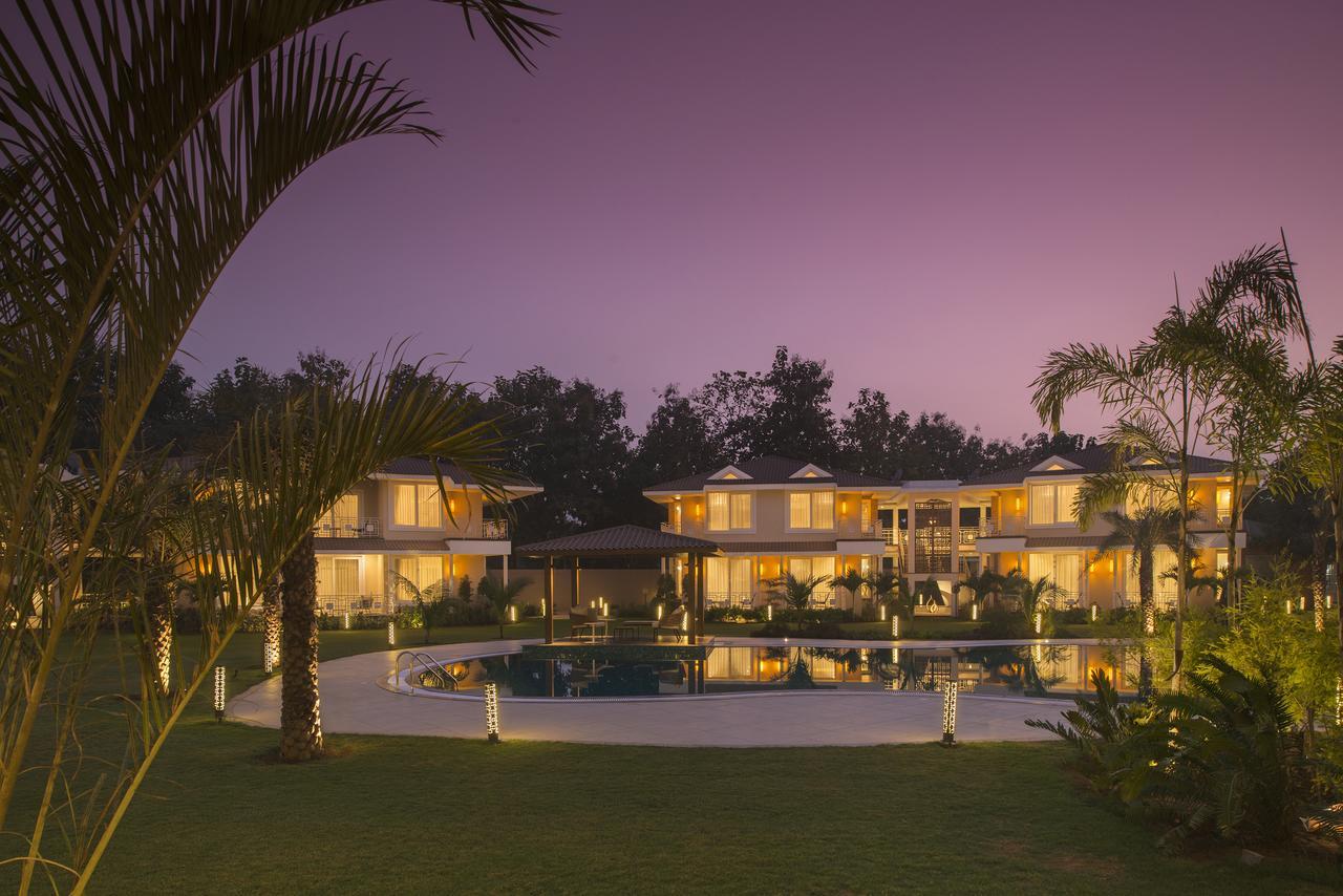 Kabir Hotel & Spa Vadodara Exteriör bild