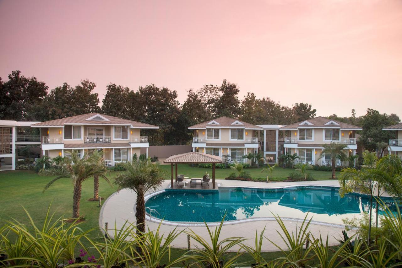 Kabir Hotel & Spa Vadodara Exteriör bild